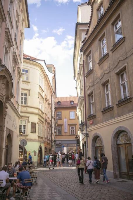 King Charles Apartment Prag Exteriör bild